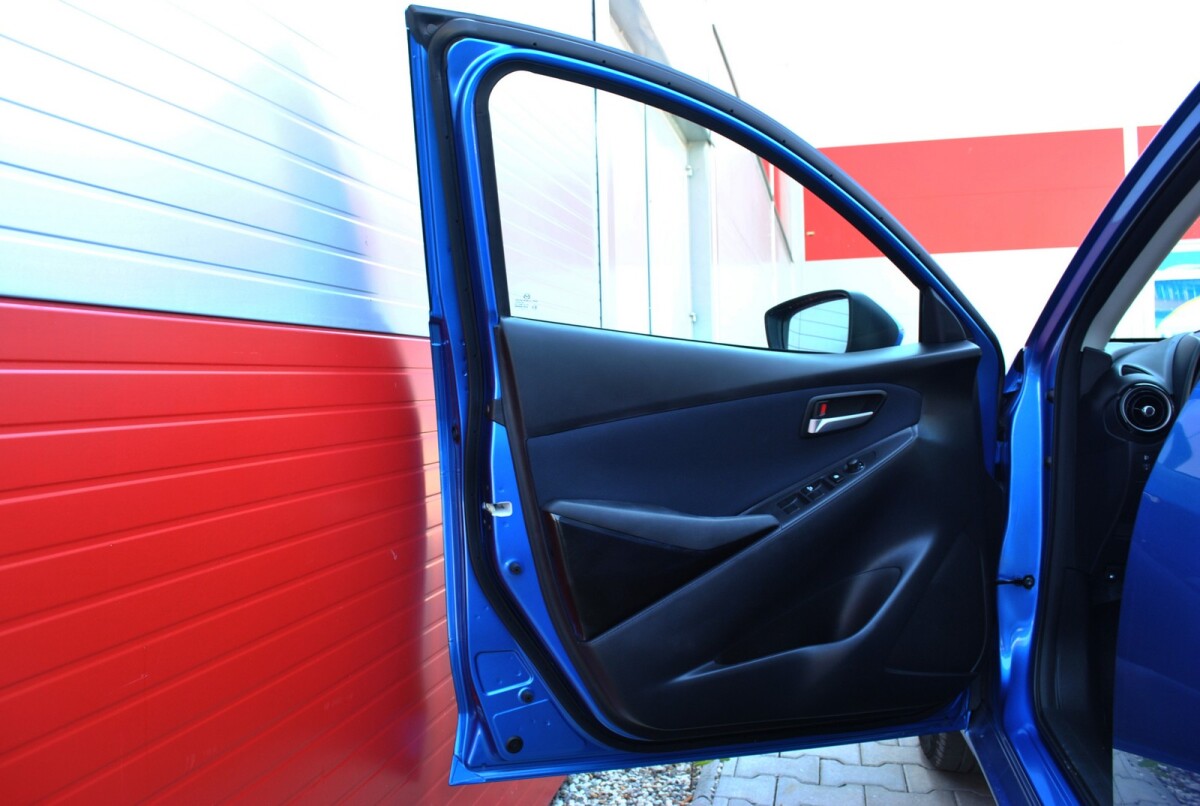 Mazda 2 SkyActive G75 Challenge
