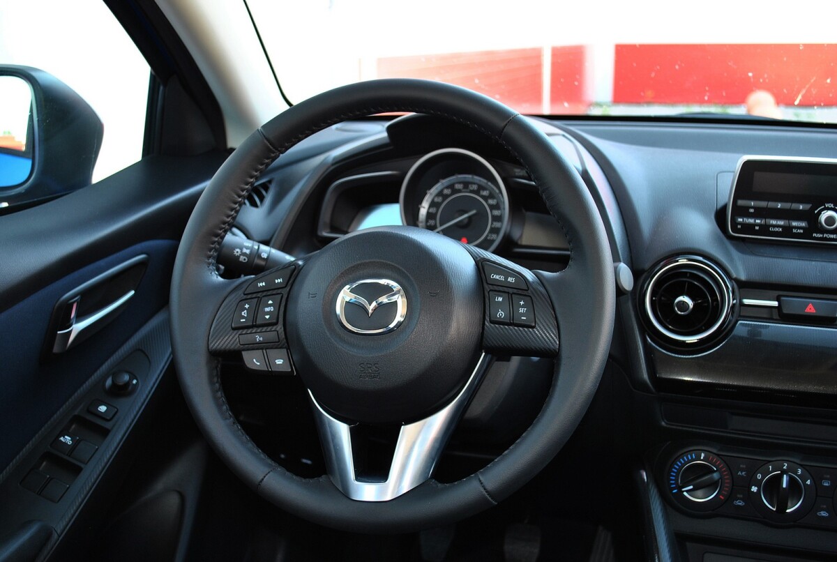 Mazda 2 SkyActive G75 Challenge