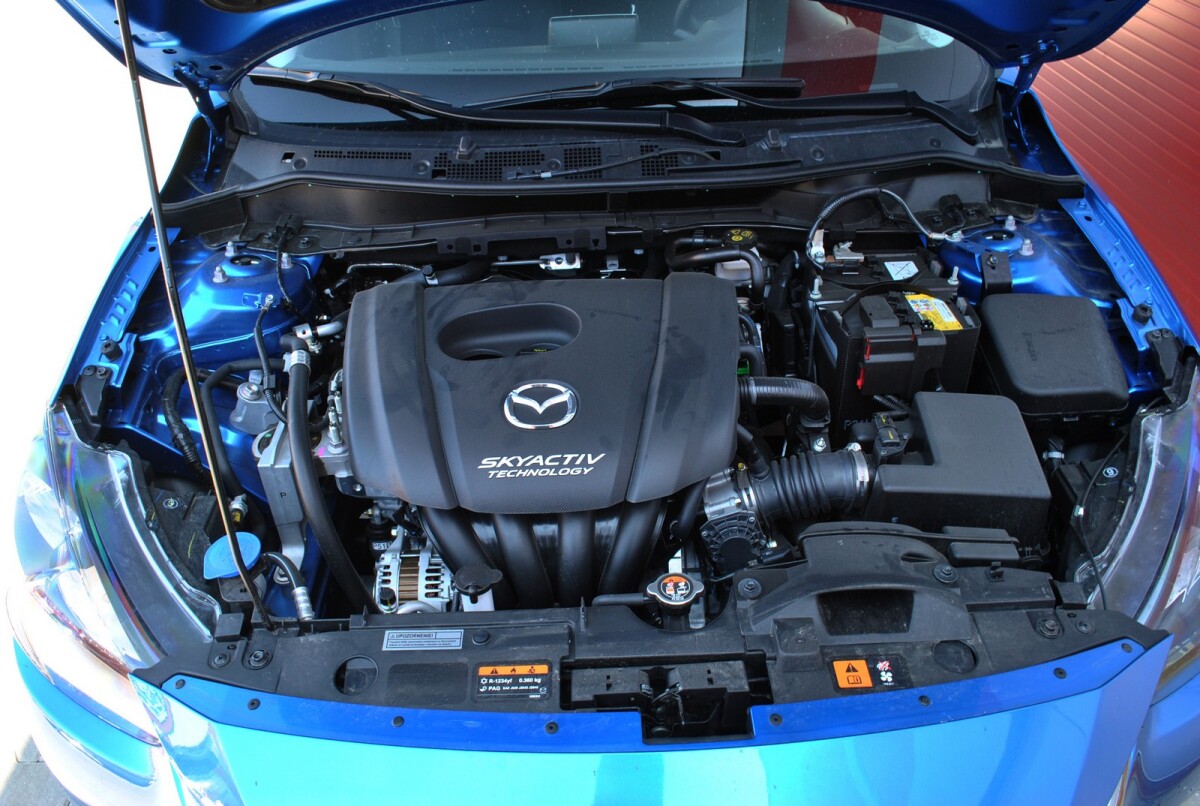 Mazda 2 SkyActive G75 Challenge
