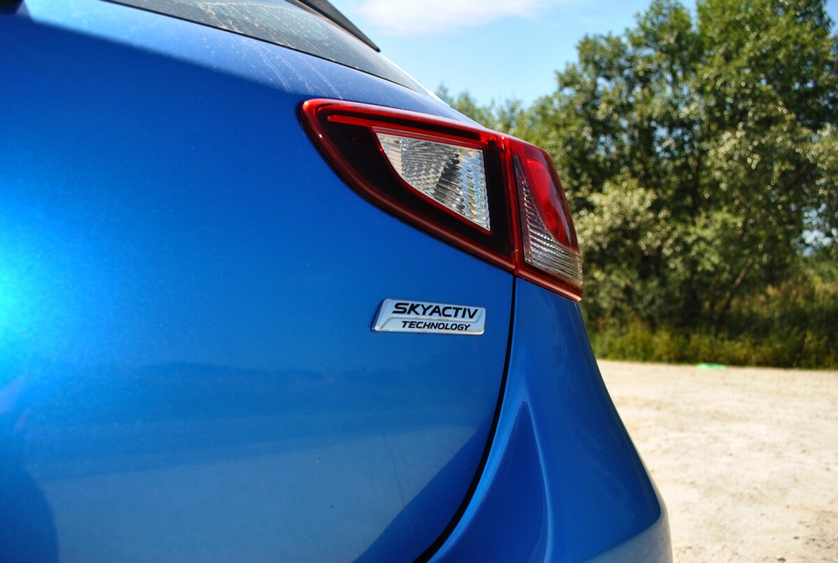Mazda 2 SkyActive G75 Challenge