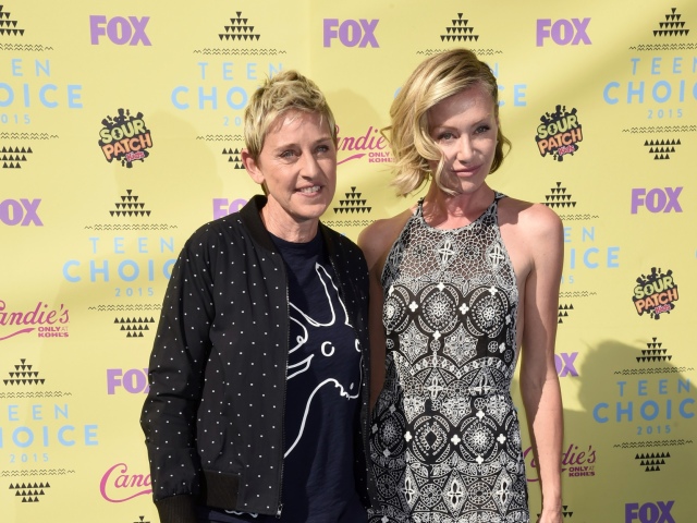 Moderátorka Ellen DeGeneres (vľavo) a jej manželka - herečka Portia de Rossi.