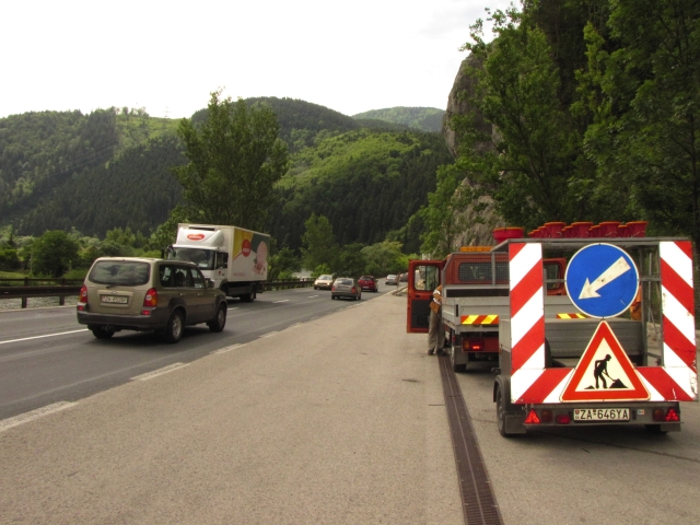cesta, cestárske auto, údržba ciest