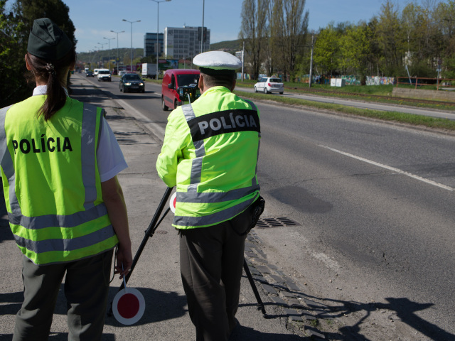 radar, polícia, meranie rýchlosti,