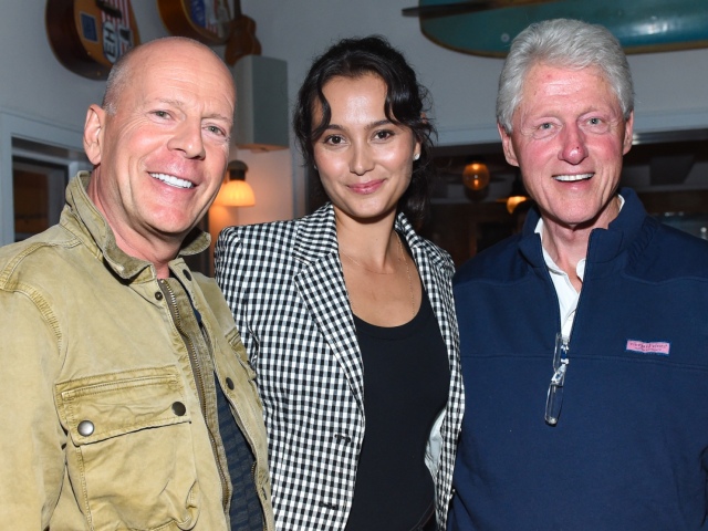 Bill Clinton, Bruce Willis a Emma Heming-Willis 