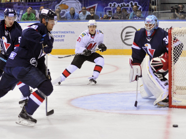 Slovan Bratislava, Novokuzneck, Michael Garnett