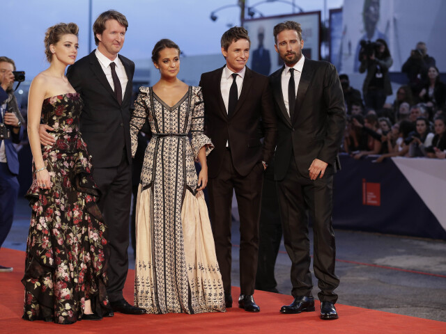 Amber Heard, režisér Tom Hooper a herci Alicia Vikander, Eddie Redmayne a Matthias Schoenaerts