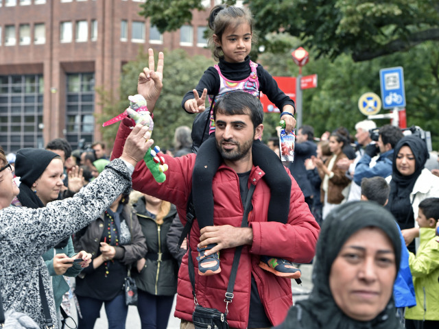nemecko, dortmund, utečenci, migranti, dieťa, hračka,