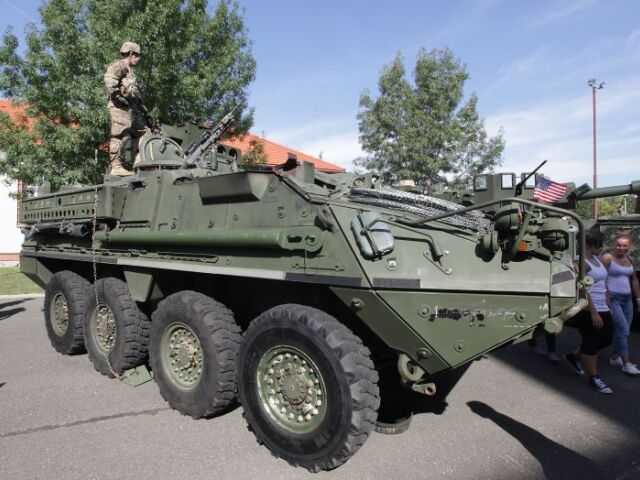 USA, vojenský konvoj, vojaci
