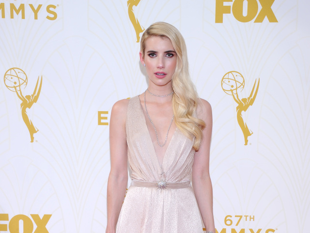 Herečka Emma Roberts sa objavila v kreácii od Jenny Packham.