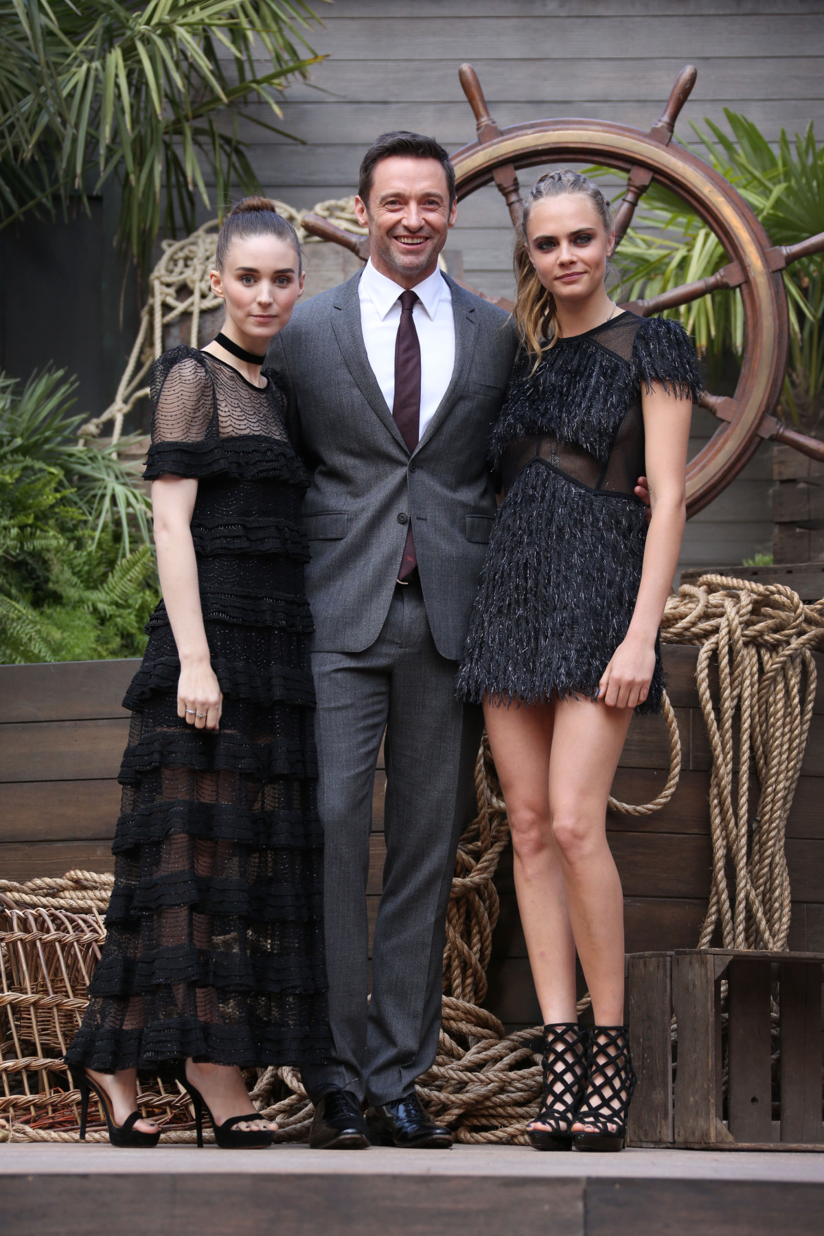 Cara Delevingne (vpravo) a herci Hugh Jackman a Rooney Mara