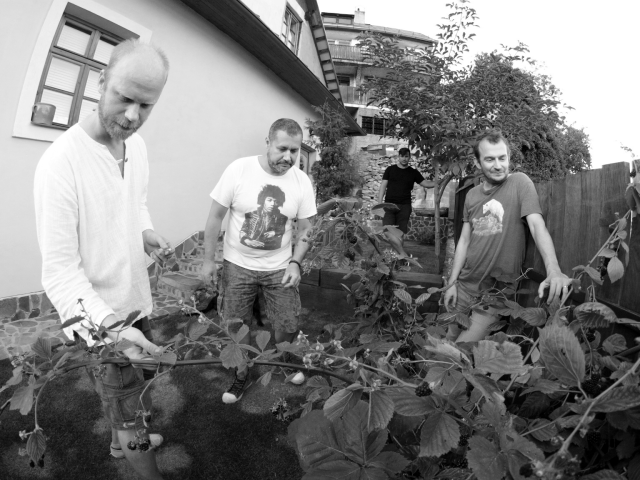 Vlado Šarišský, Oskar Rózsa, Martin Valihora a Marek Minárik zahrajú 3. novembra v bratislavskej Starej tržnici piesne Marka Brezovského. Hrana