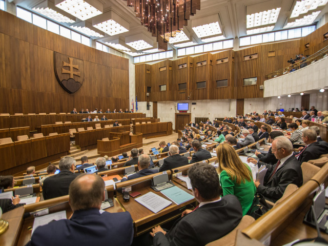 NR SR, parlament