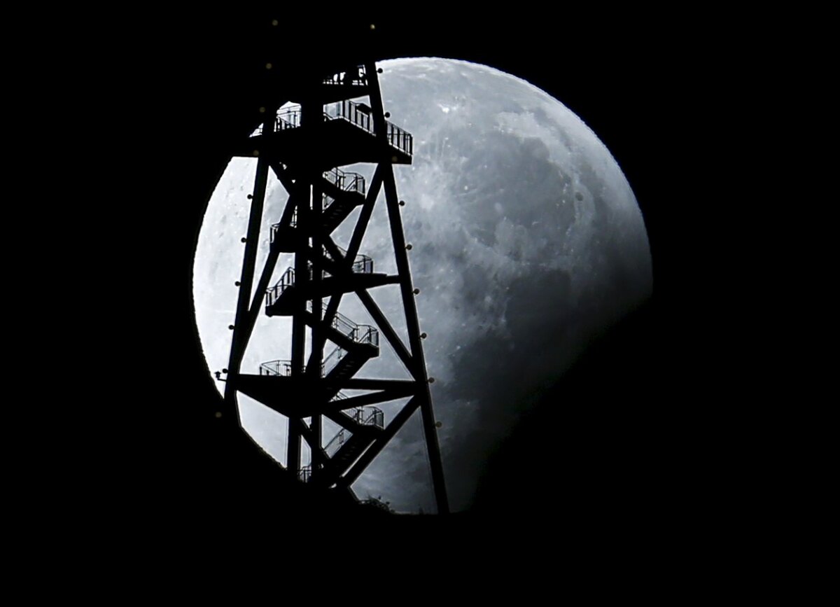 LUNAR-ECLIPSE/SUPERMOON