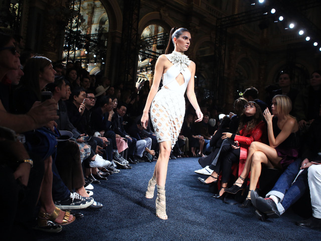 Balmain - Paríž - jar a leto 2016 - Kendall Jenner