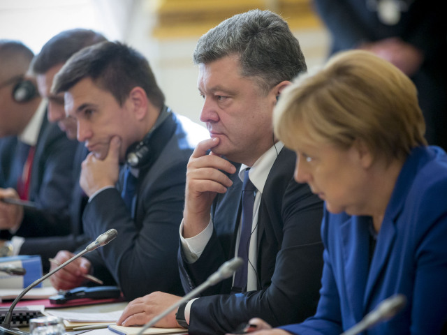 Ukrajina, Poroshenko, Merkelová