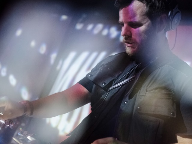 30 31 wawes Mike Skinner