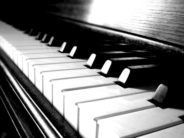 IV c piano klavír