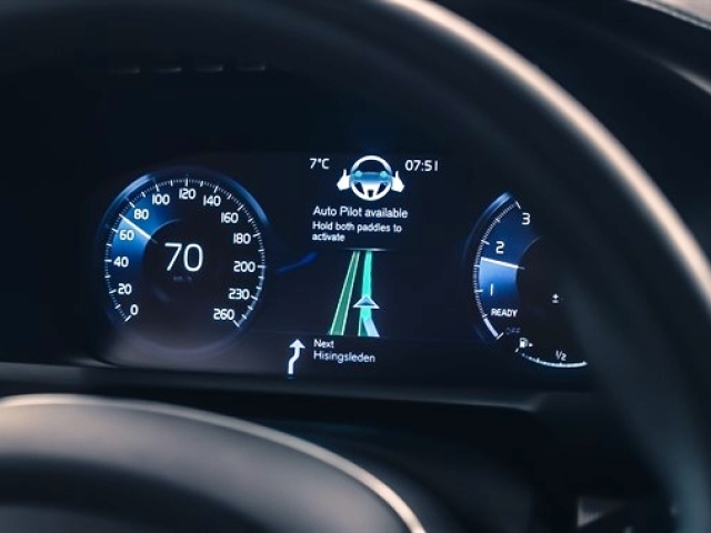 Volvo - autonómne riadenie IntelliSafe Auto Pilot