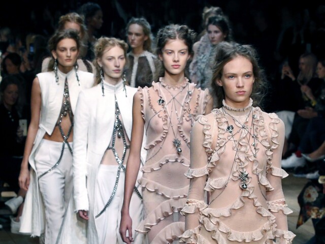 Alexander McQueen - Paríž - jar a leto 2016