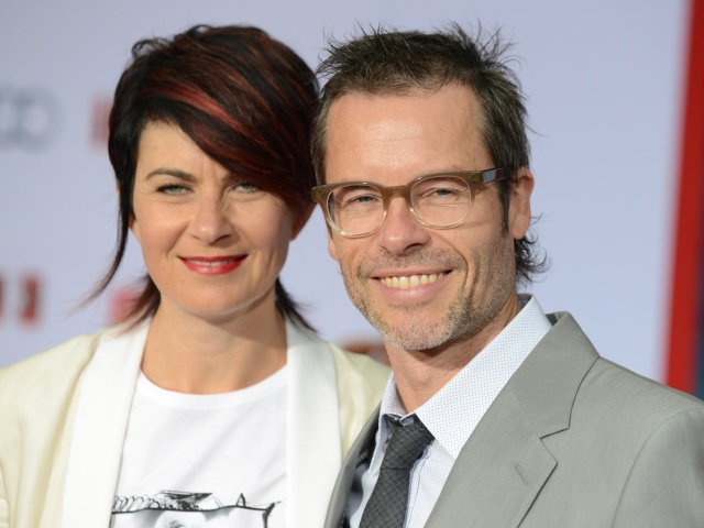 Herec Guy Pearce na archívnej snímke s manželkou Kate Mestitzovou. 
