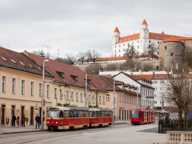Bratislavský hrad, Kapucínska, električky, Staré mesto