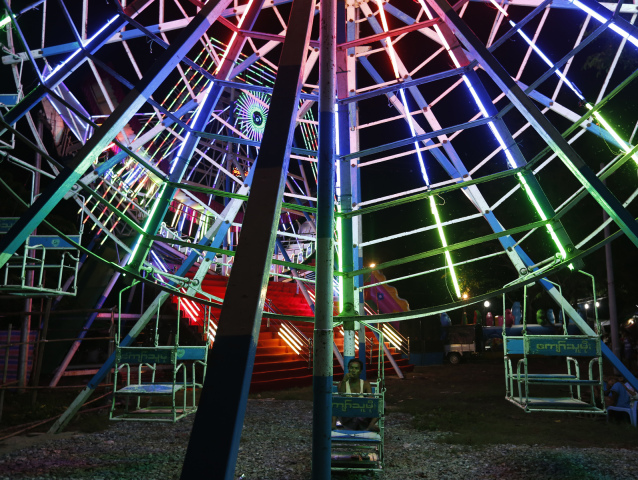 Mjanmarsko, kolotoč, zábavný park, svetlá, lunapark, Mandalay