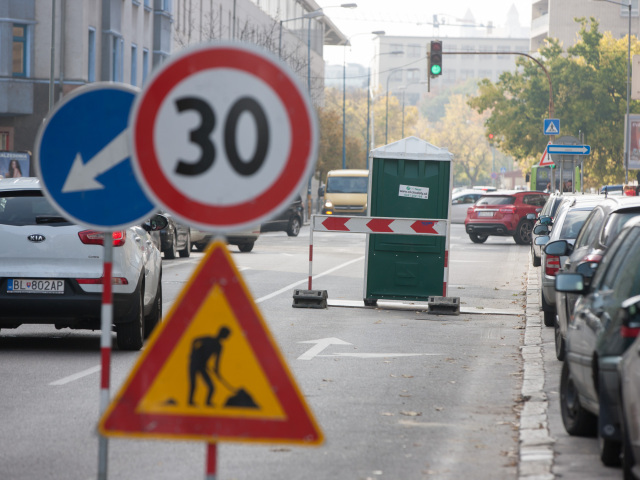 mytna ulica toaleta na ceste rozkopavka