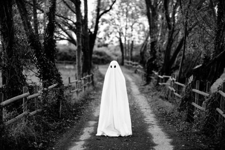 duch, strašidlo, mátoha, biely plášť, Halloween,