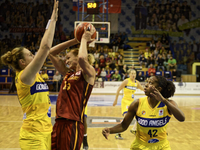 Žofia Hruščáková,  Shenise Johnsonová, Petra Kulichová