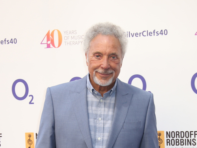 Herec Tom Jones.