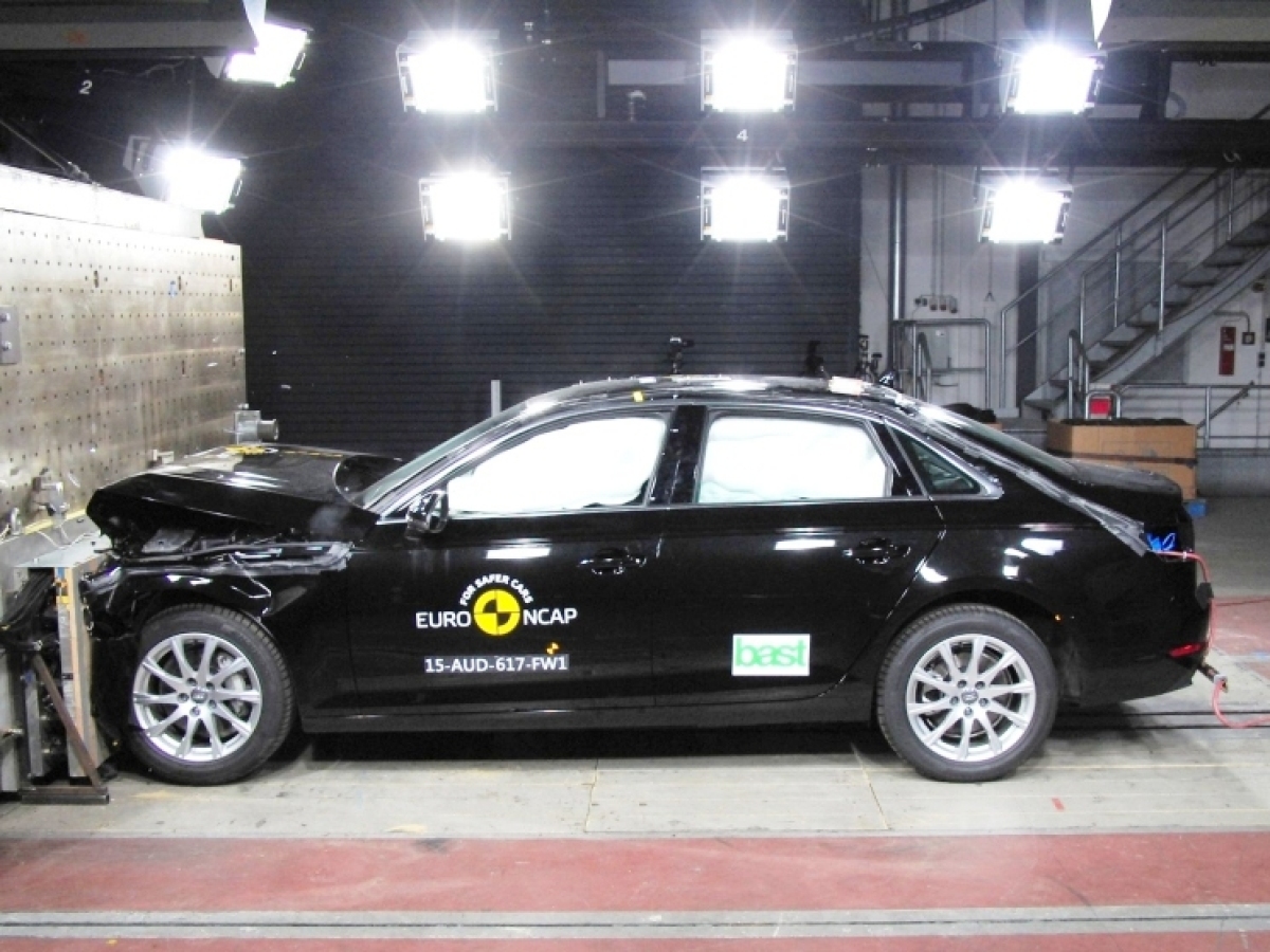 Euro NCAP 2015 - Audi A4