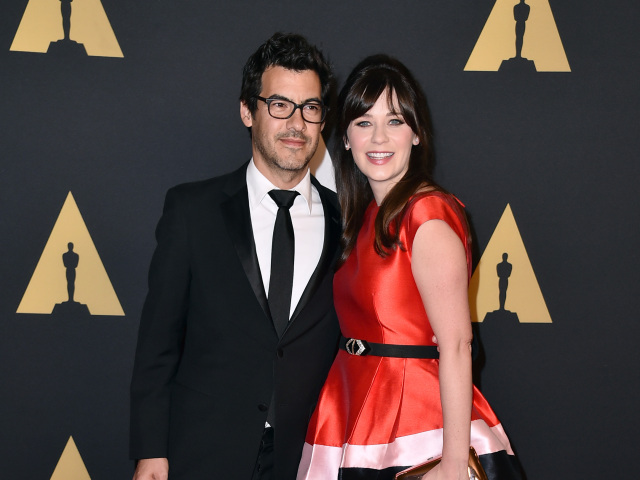 Manželia Jacob Pechenik a Zooey Deschanel prišli spoločne. 
