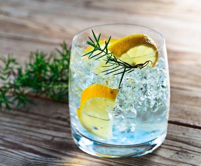 gin, džin, nápoj, pohár, drink, ľad, voda,