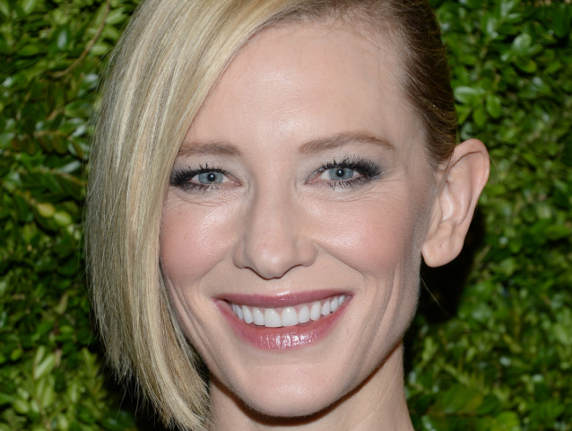 Herečka Cate Blanchett v kreácii Chanel Couture na večierku, ktorý sa konal na jej počesť. 