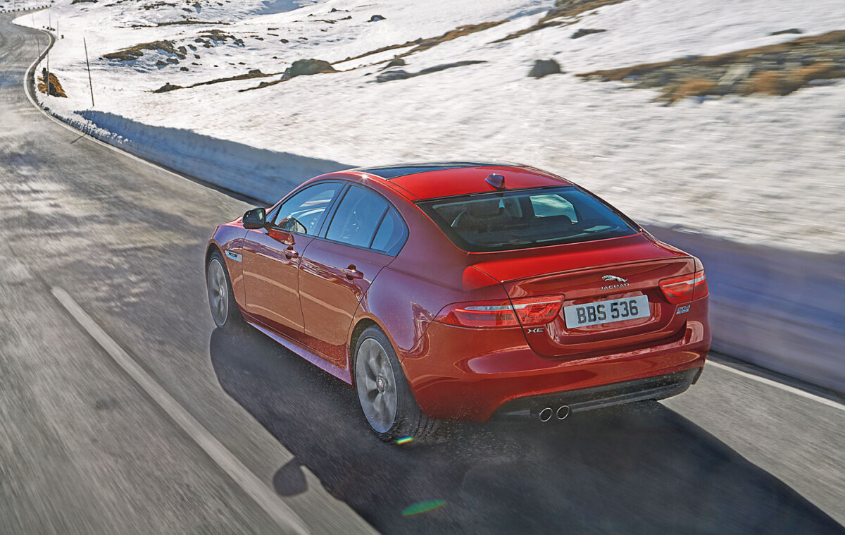 Jaguar XE AWD - 2016