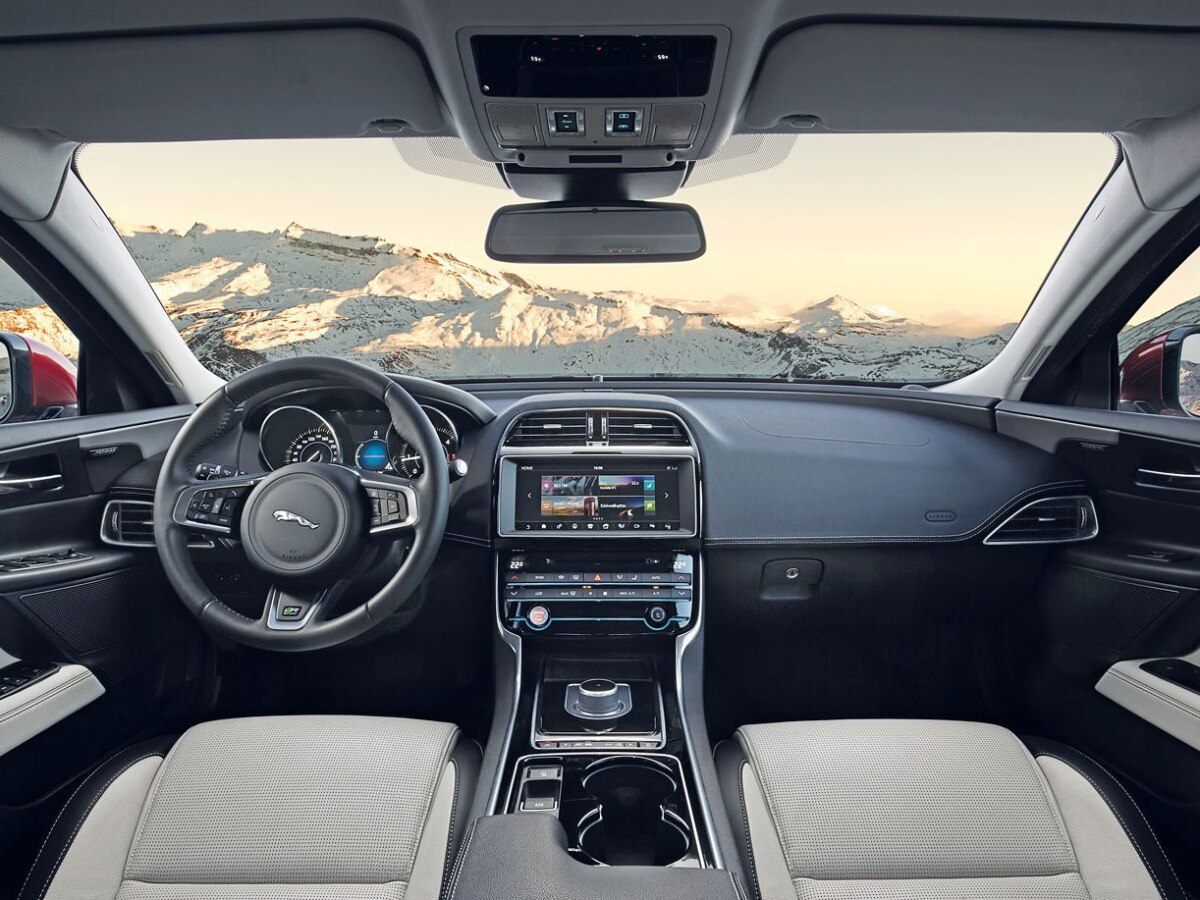 Jaguar XE AWD - 2016