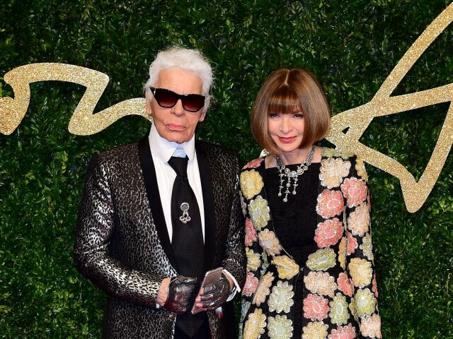 Dizajnér Karl Lagerfeld a šéfredaktorka magazínu Vogue Anna Wintour.