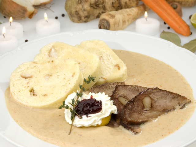 sviečková na smotane s knedľami