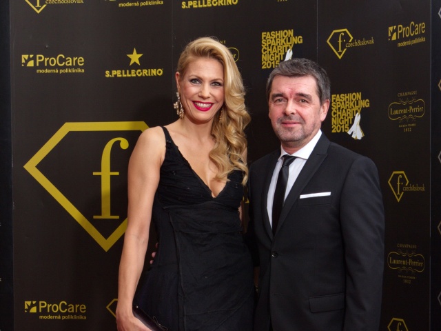 Moderátor Peter Kočiš a jeho manželka Nela Kočišová.