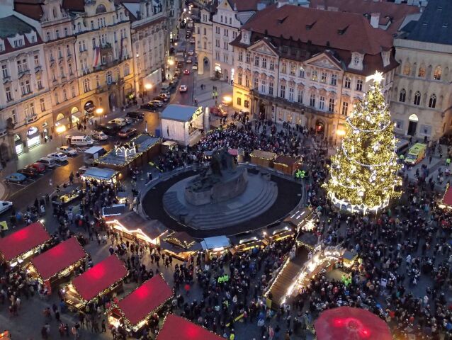Praha, vianočné trhy, stánky, advent,