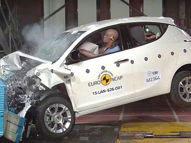 Lancia Ypsilon - Euro NCAP 2015
