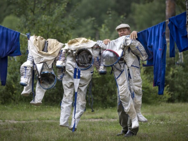 kozmonaut, kombinéza,