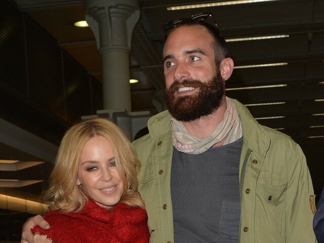 Kylie Minogue a Joshua Sasse