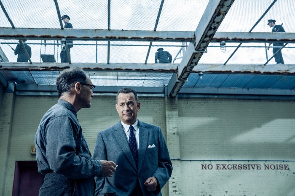 most spionov, Tom Hanks