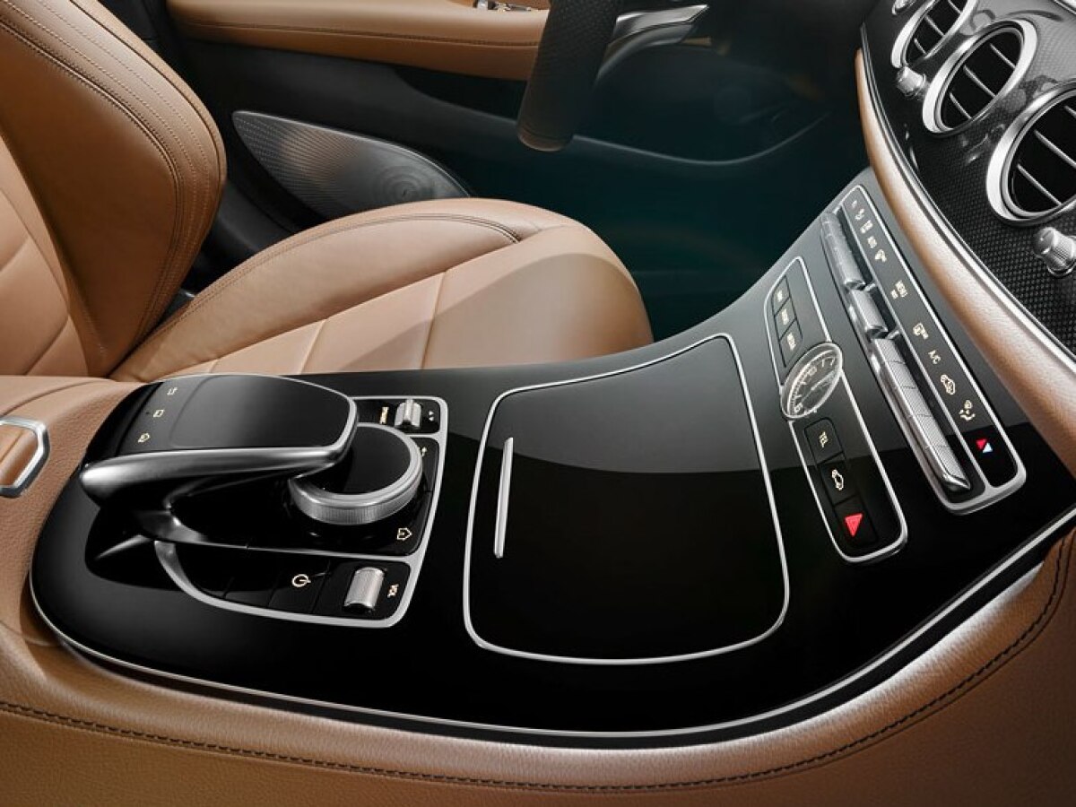Mercedes-Benz E - 2016