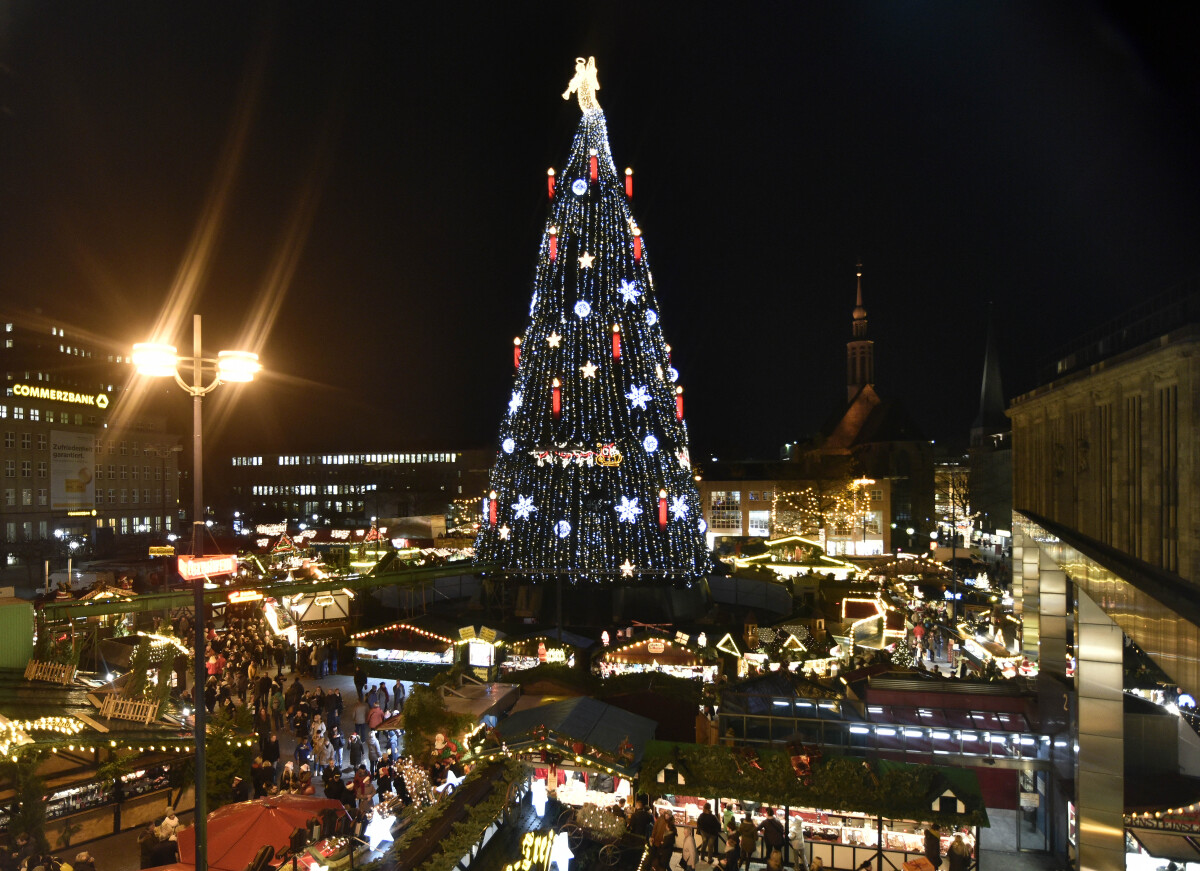 Vianoce, vianočné stromčeky, vianočné stromy, námestie, svetlá, Dortmund, Nemecko