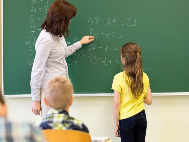 škola, žiak, učiteľ, tabuľa, matematika, príklad, hodina, vyučovanie