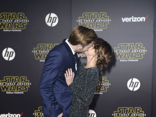 Dominic Sherwood a Sarah Hyland