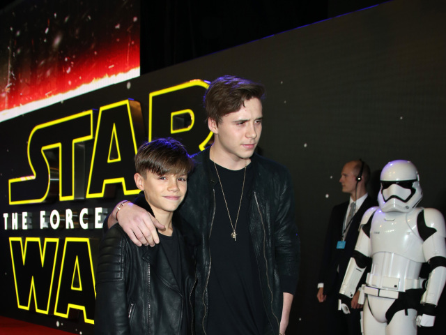 Brooklyn Beckham (vpravo) a Romeo Beckham