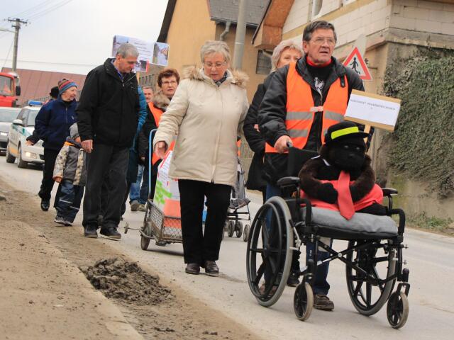 občania, protest, Považský Chlmec